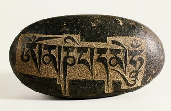 Stein mit Schriftzeichen