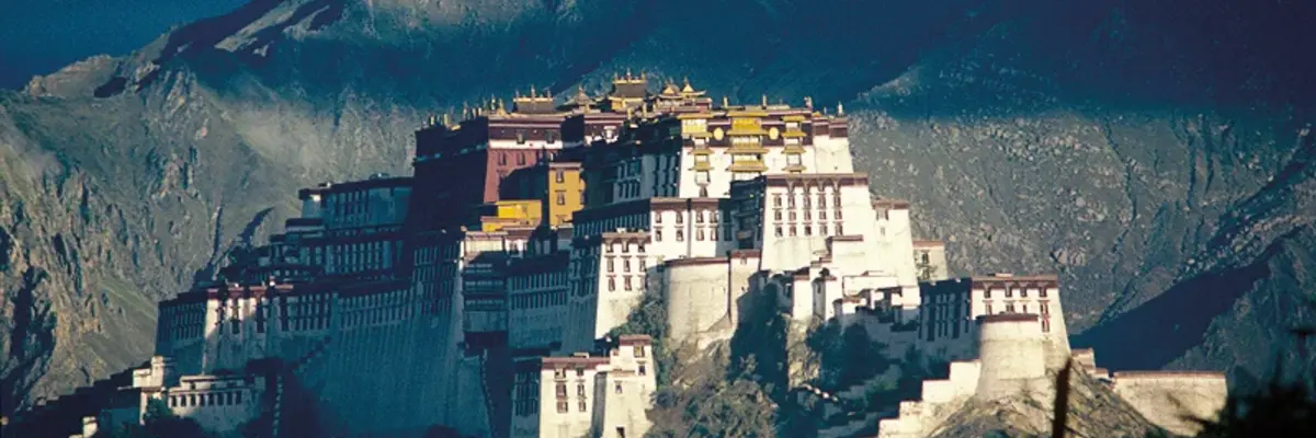 Palast Potala auf dem Berg