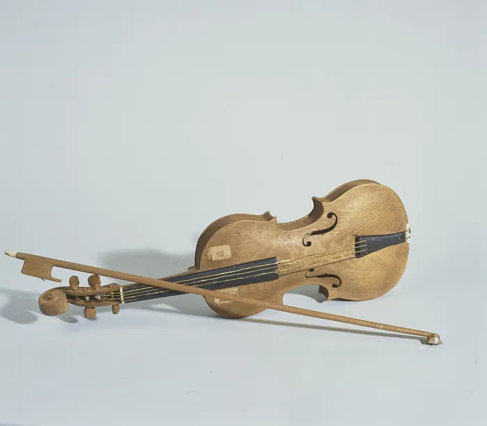 Violine mit Bogen