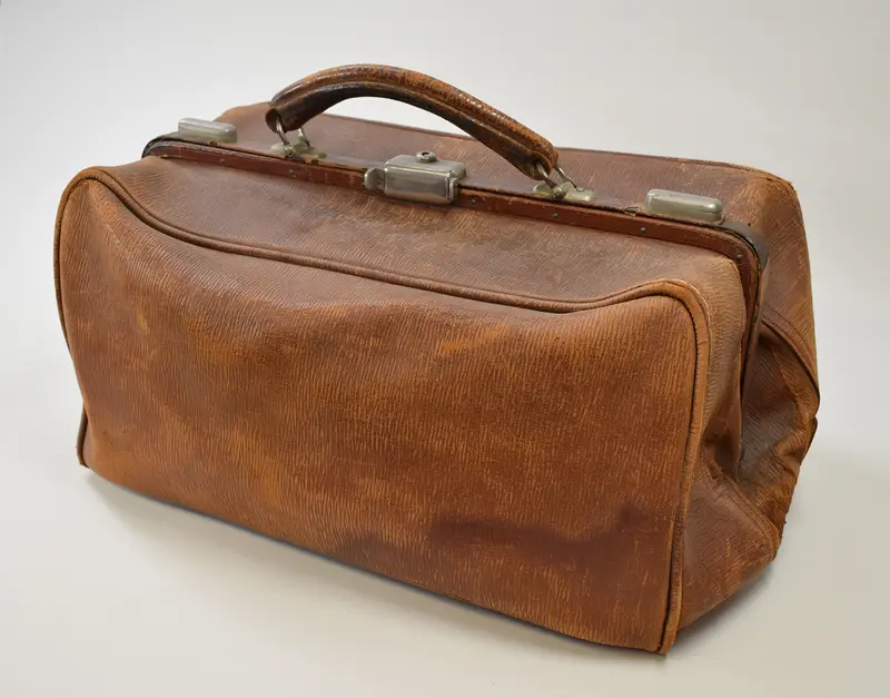 braune Ledertasche mit Griff