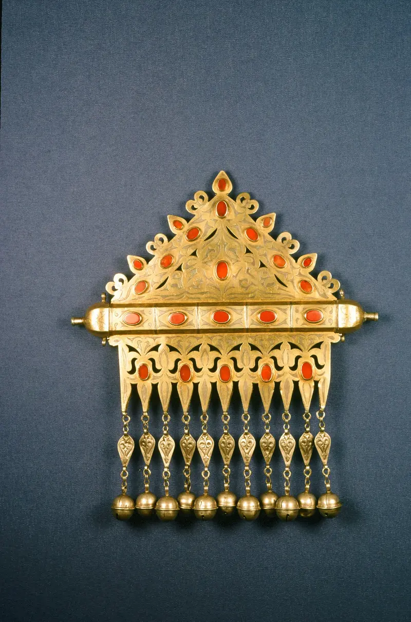 ein goldener Amulettbehälter